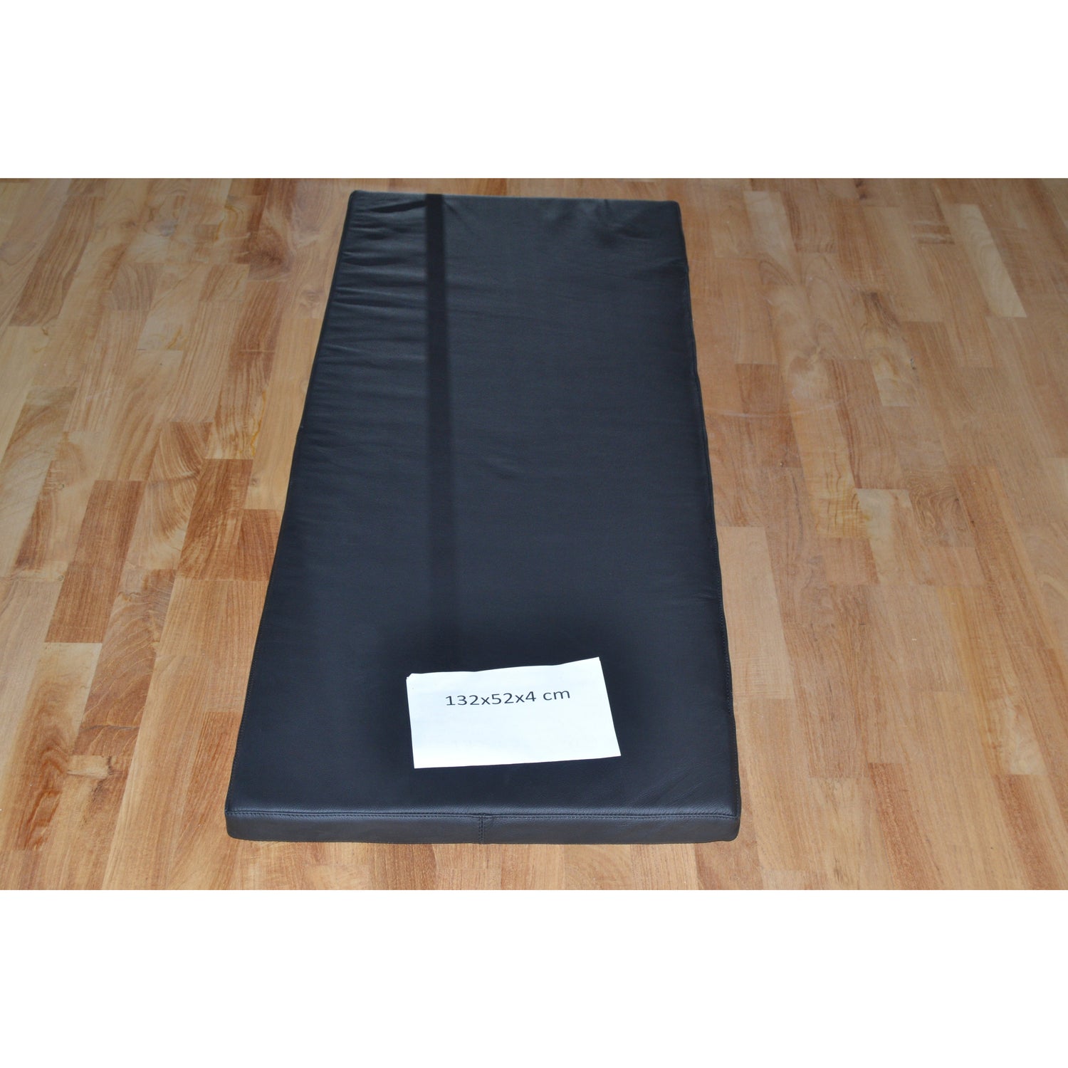 Musta nahkatyyny 132x52x4 cm
