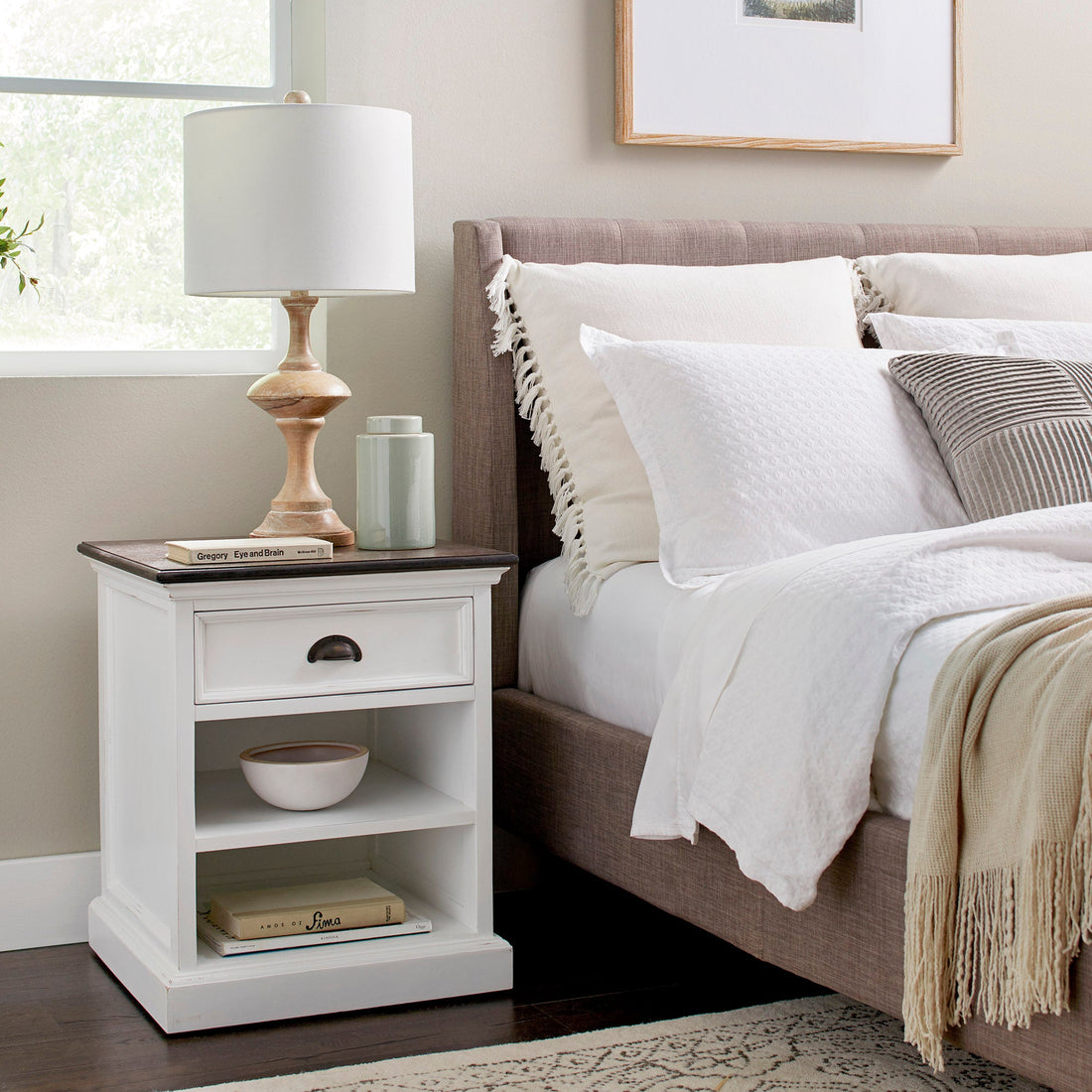 Halifax Accent Bedside -pöytä hyllyillä