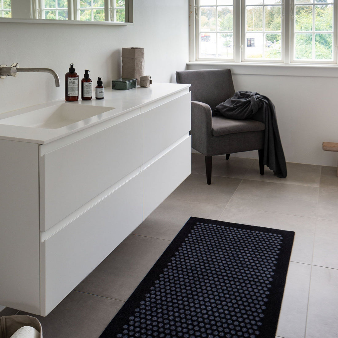 KELTAINEN MATTO 67 x 120 CM - DOTS/MUSTANHARMAA