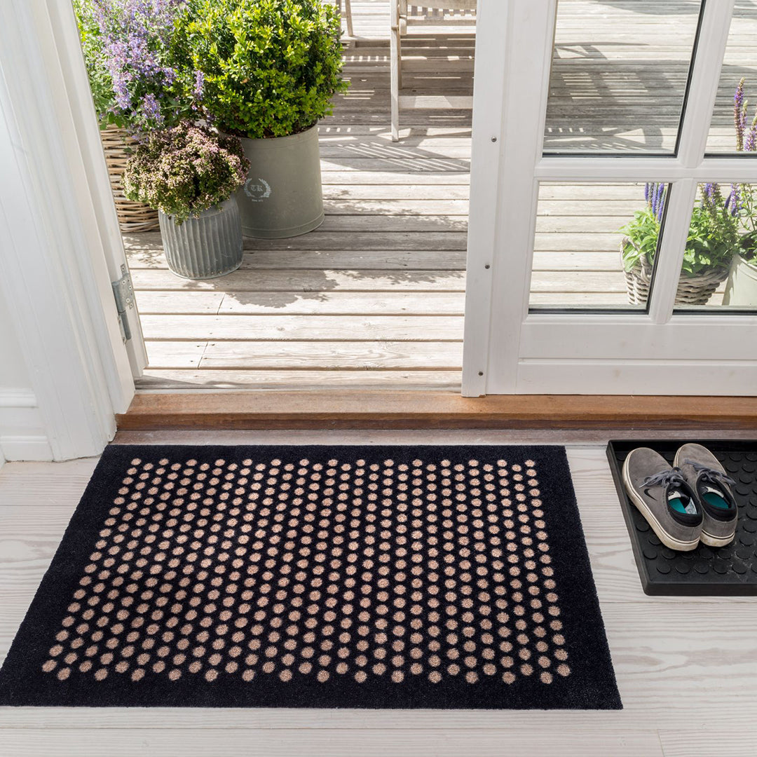 GULF METER 60 x 90 CM - PISTEET/MUSTA Hiekkaa