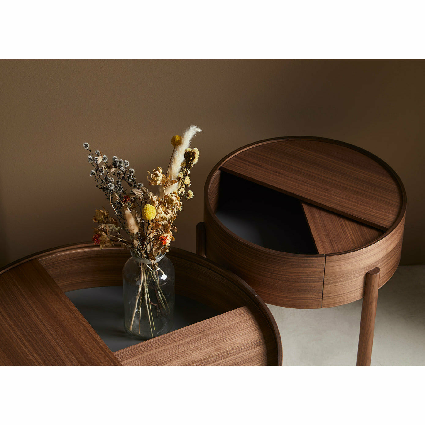 WOUD - Arc coffee table (66 cm) - Walnut - WOUD - DesignGaragen.dk