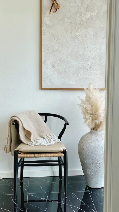 Tyyny Hans J. Wegner y -tuhalle ch24 in -hiekkavärinen nahka