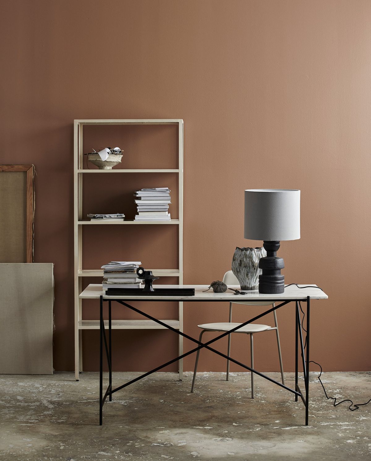 Jungon hylly raudassa ja marmorissa - 180x75 cm - hiekka