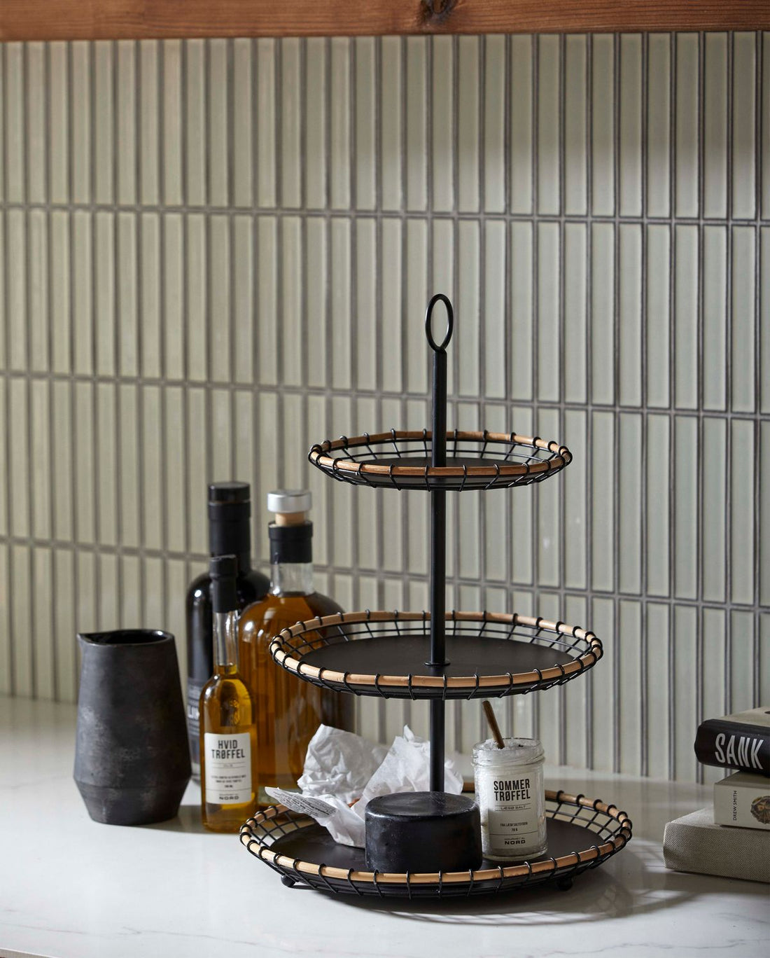 Hana -lattiat metallissa - musta