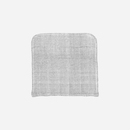 Talo-lääkärin puolella tyyny täyteaineella, cuun, mustavalkoinen-l: 48 cm, W: 48 cm, H: 4,5 cm