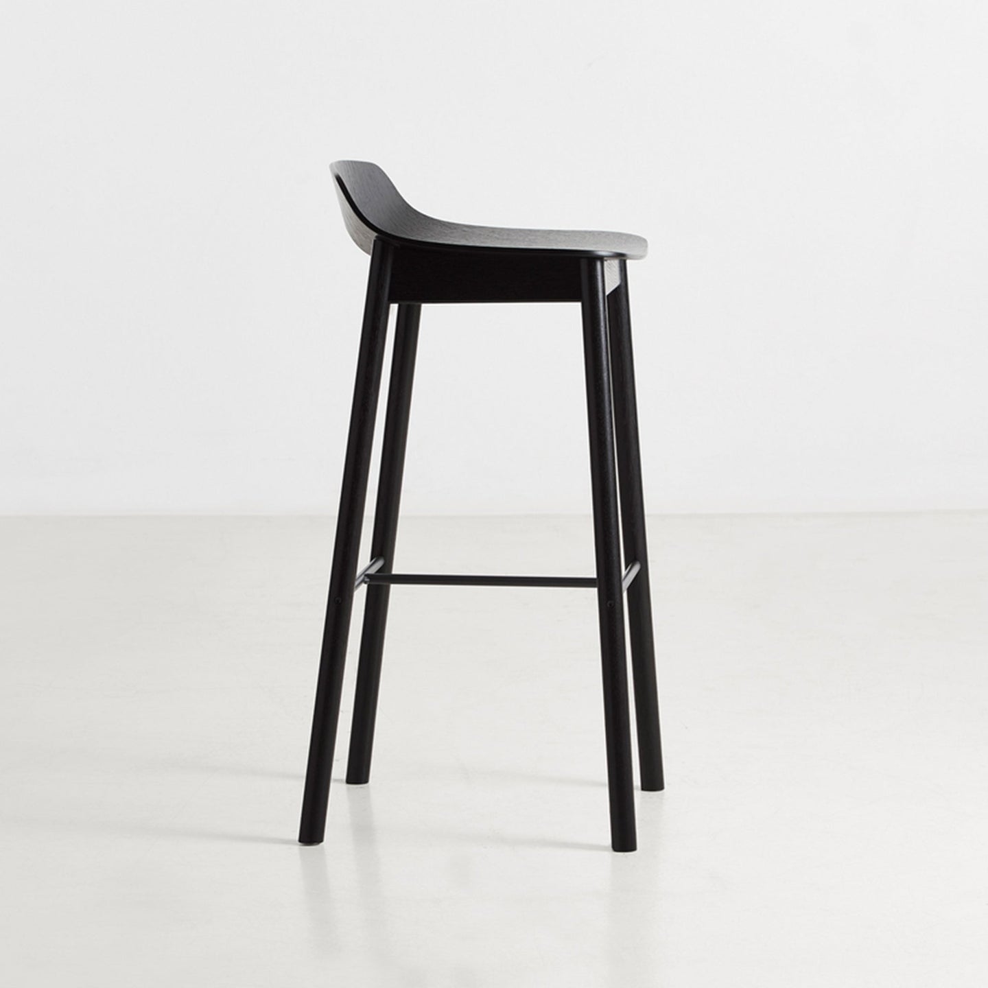 WOUD - Mono bar stool - Black - WOUD - DesignGaragen.dk