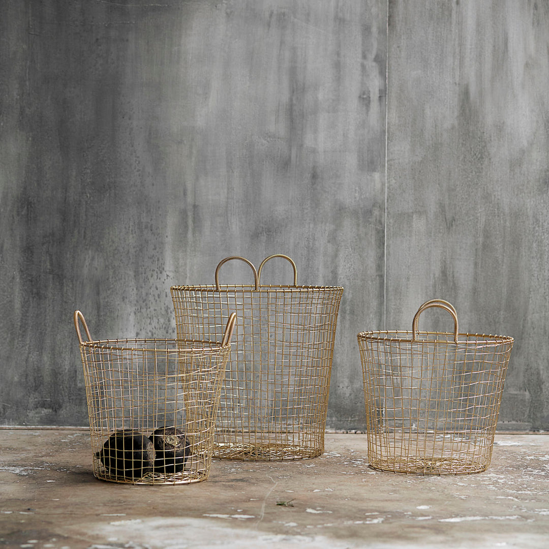 Talo-lääkärin käyrä, lanka, messinki :, H: 41 cm, Dia: 35 cm, M:, H: 42 cm, Dia: 39 cm, L:, H: 5