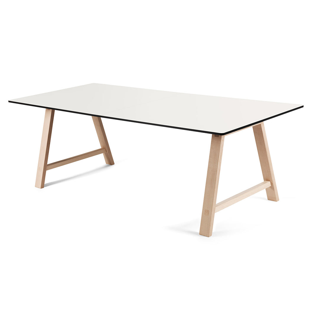 Andersen Furniture T1 udtræksbord i hvid laminat - understel i eg/hvidpigmenteret mat lak - 88x160xH72,5 - DesignGaragen.dk.